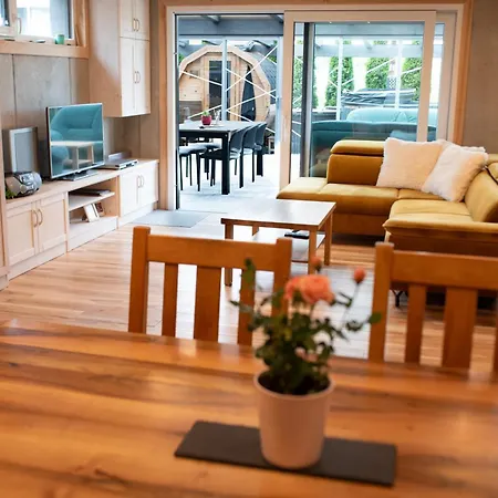 Apartment U Holoubka